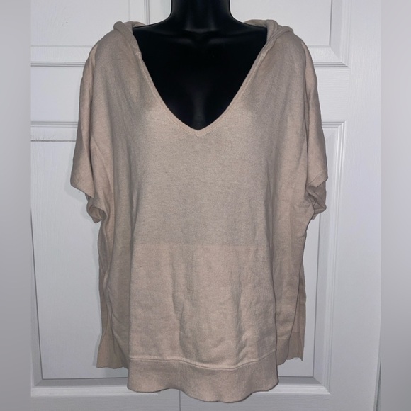 Oversized Caroline Grace Medium top with pockets and hood - Picture 4 of 5